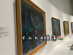 後ろ姿と美術館